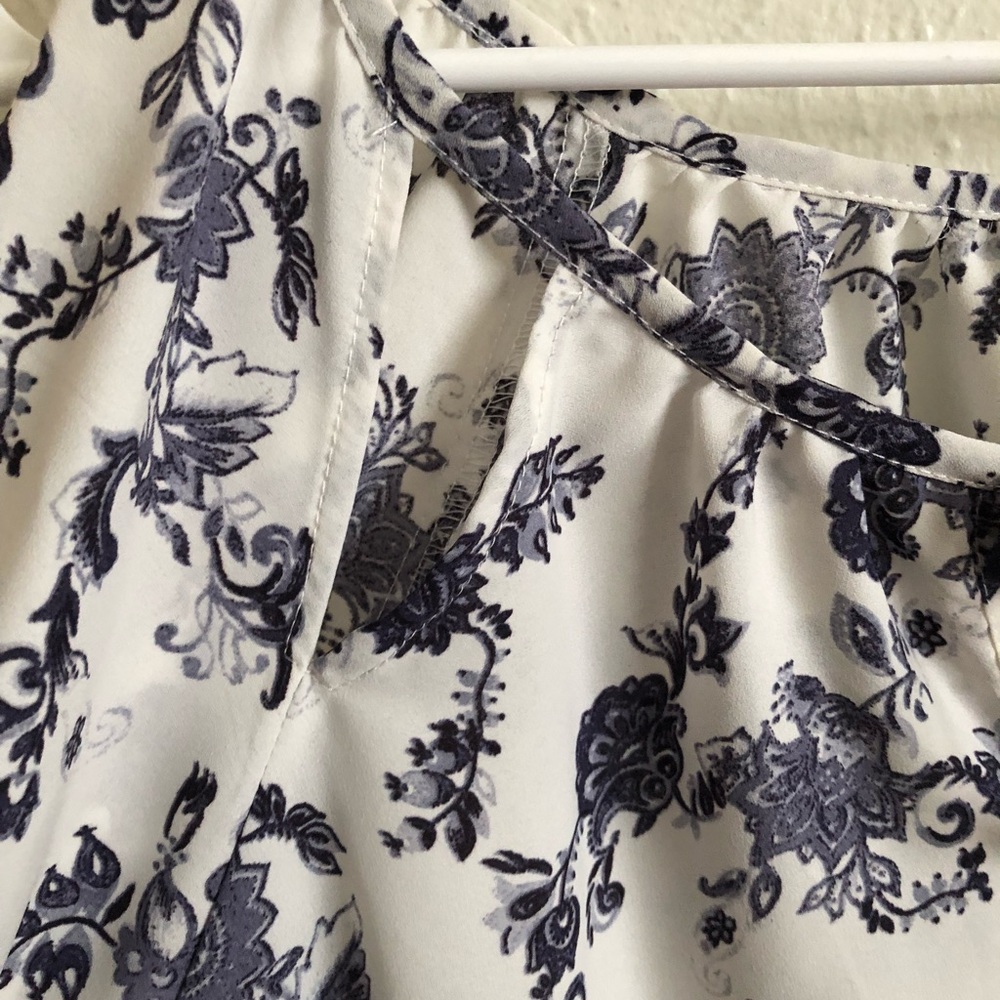 Patterned Blouse. - Picture 3 of 7